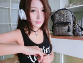 美女脱了裤衩全光了露屁股,美女大胆脱裤衩，露臀瞬间引发热议
